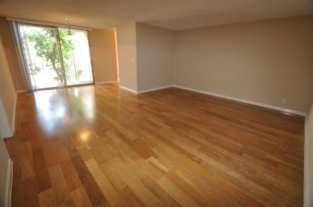 Building Photo - Toluca West