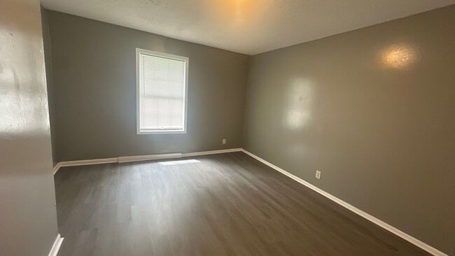 Building Photo - FIRST FULL MONTHS RENT FREE!! 2 Bedroom Duplex with Huge Back Yard!