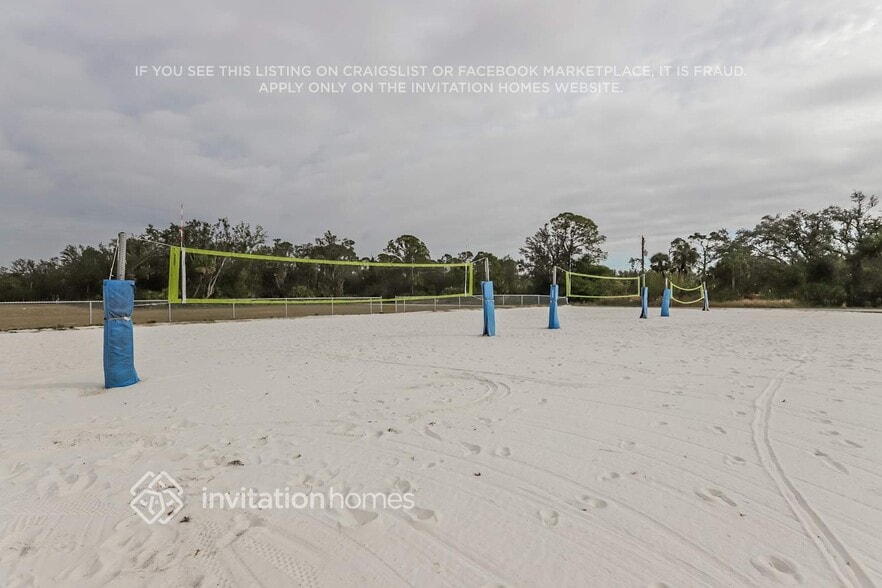 Building Photo - 1945 E Landings Wy