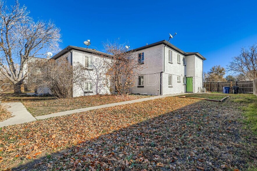 Building Photo - 3233 Steele St