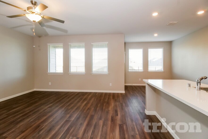 Building Photo - 780 Evergreen St