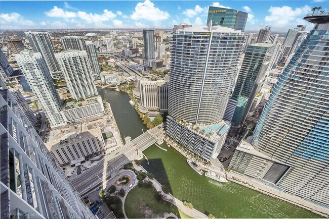 Building Photo - 465 Brickell Ave