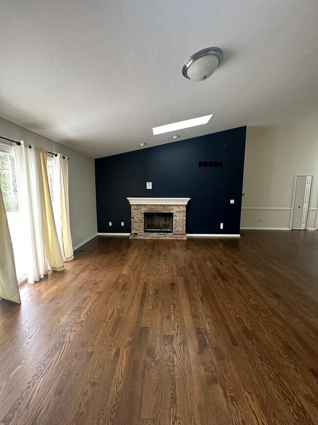 Building Photo - 4934 Claredon Pl