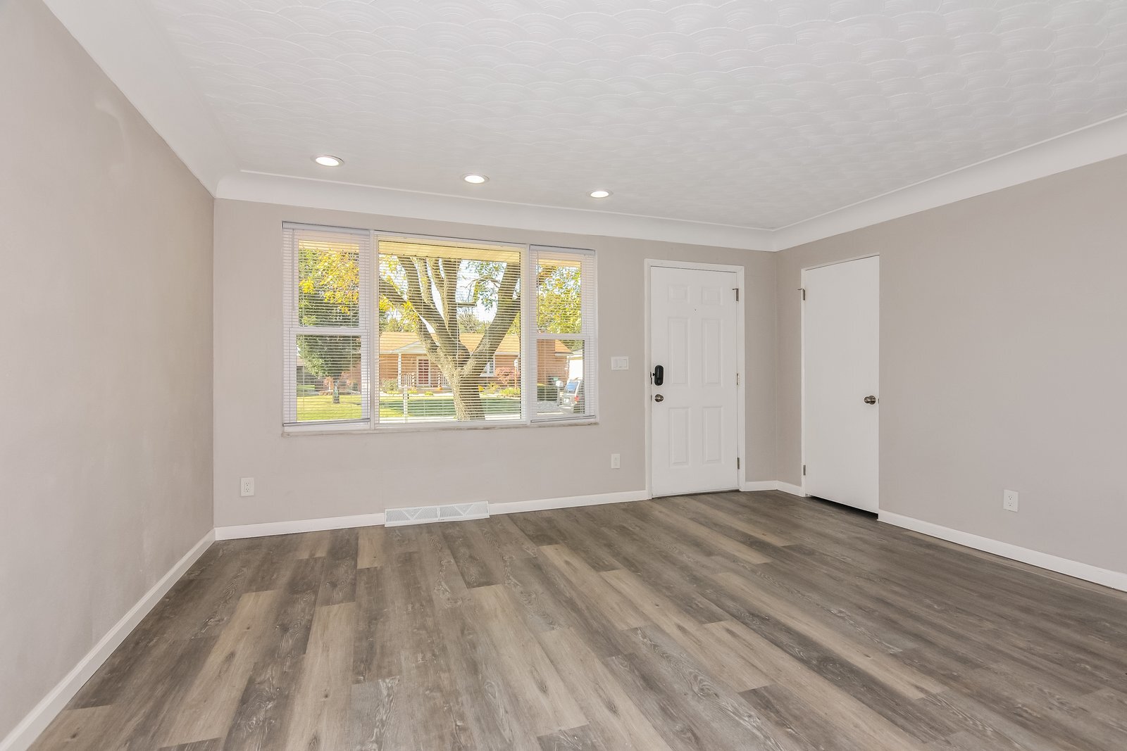 Building Photo - 26 Moorland Dr