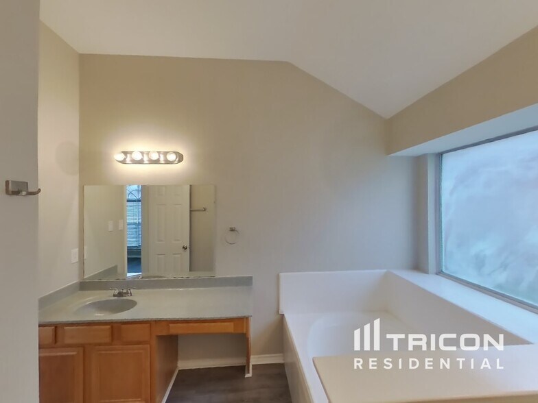 Building Photo - 1408 Jessica Ln