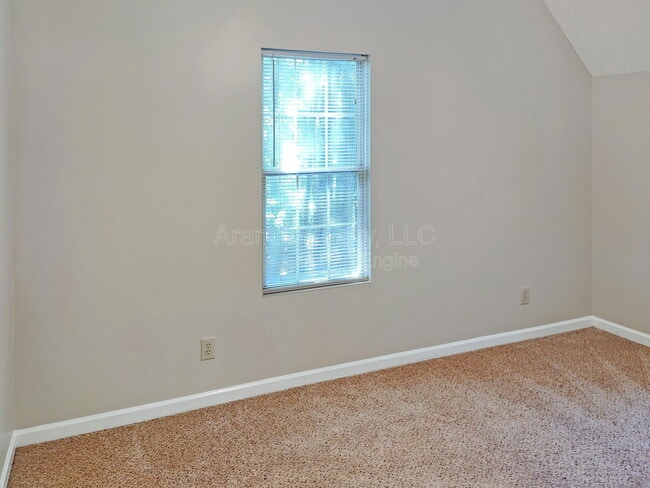 Building Photo - 117 Oriole Dr