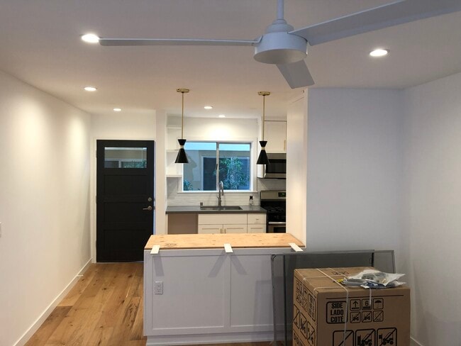 Building Photo - 202 39th St