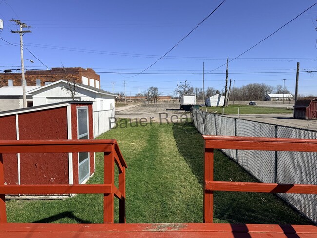 Building Photo - Three Beds, 1.5 Baths