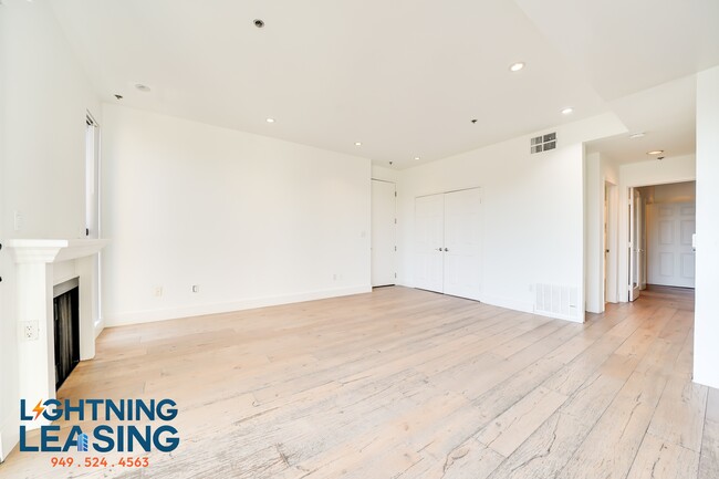 Building Photo - 8811-8813 Burton Way