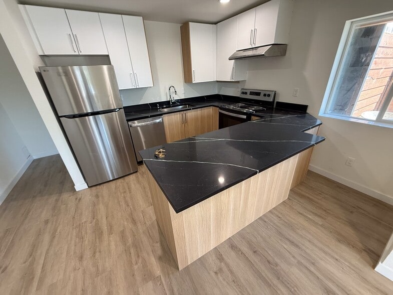 Newly Renovated Units - Kamden Place: Leasing Specials! Balconies, Lawn Space, Quiet Community in Pasco