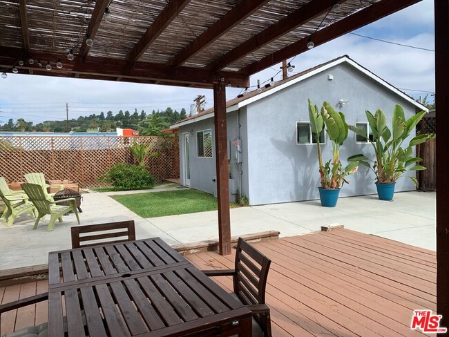 Building Photo - 3745 Toland Way