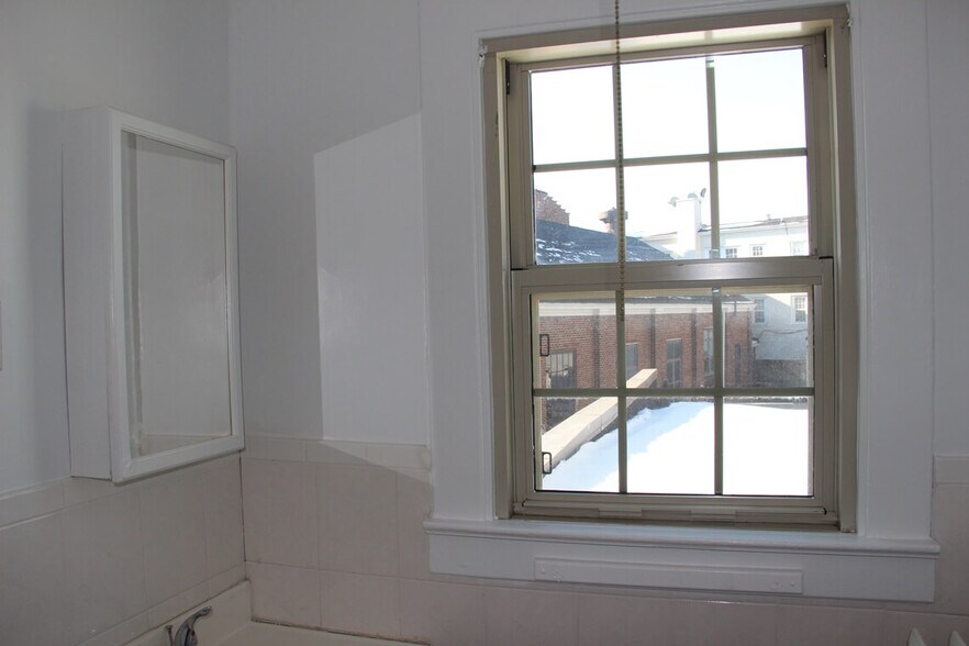 Building Photo - 68 Pondfield Rd