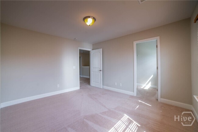 Building Photo - 126 Endicott Dr