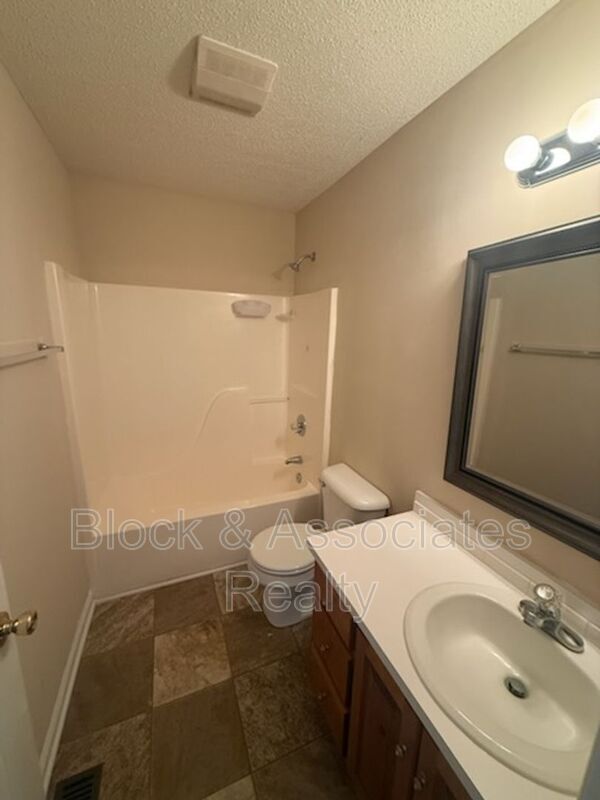 Building Photo - 1716 Sunny Ln