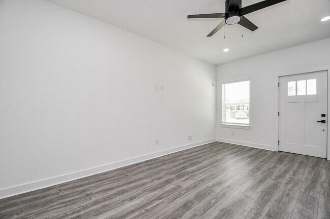 Building Photo - 9734 Pelsey St