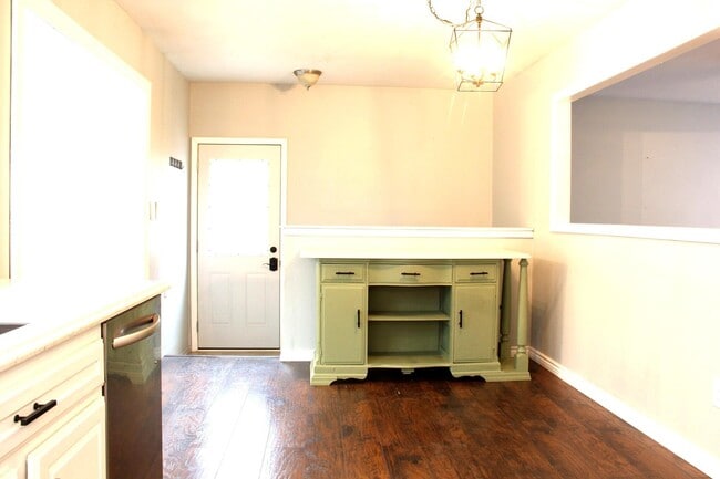 Building Photo - 43592 Champlain Ct