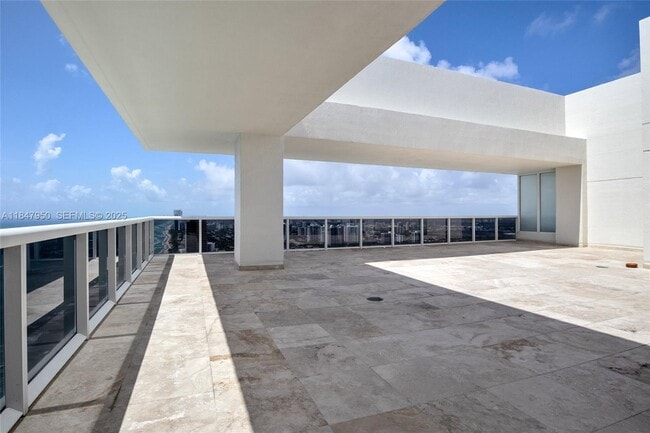 Building Photo - 1830 S Ocean Dr