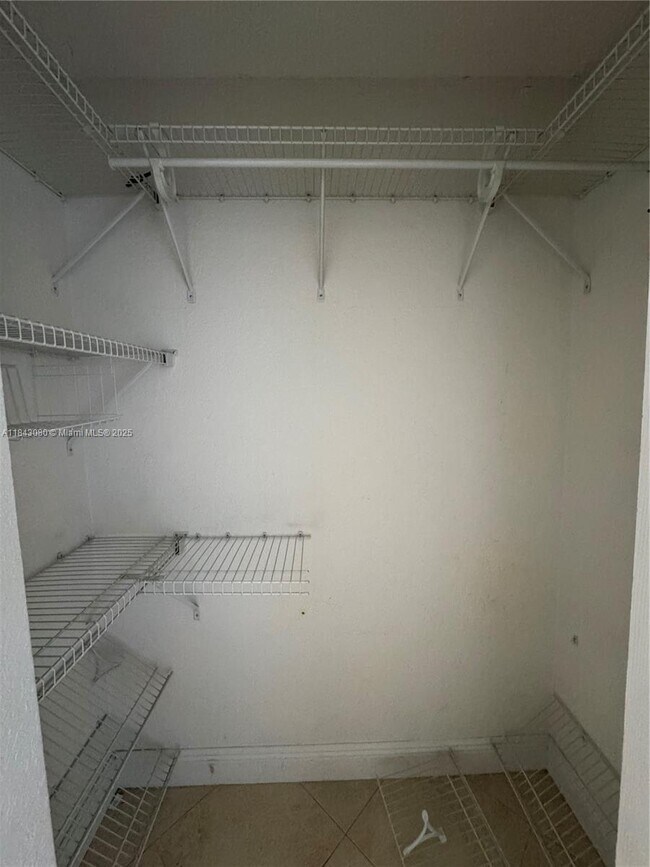 Building Photo - 2740 W 76th St