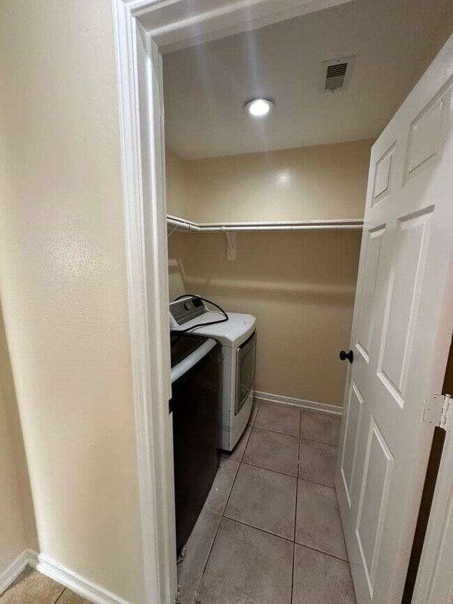 Building Photo - 5718 Straight Way