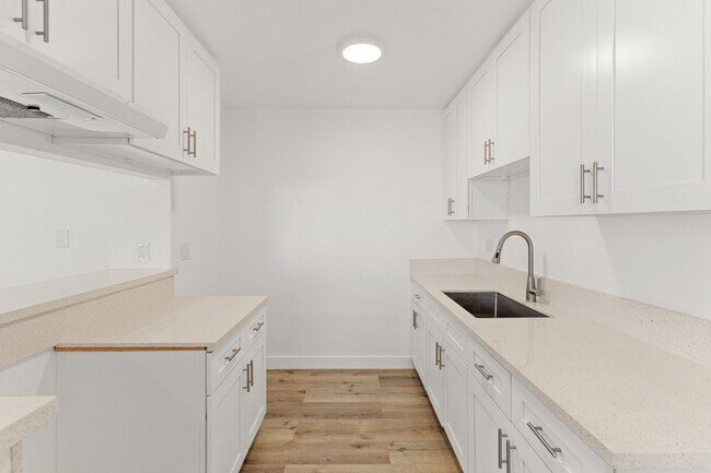 Building Photo - 927 Daisy Ave