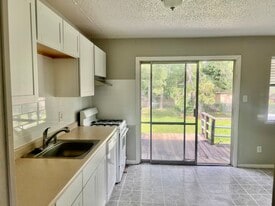 Building Photo - 311 Ivy St