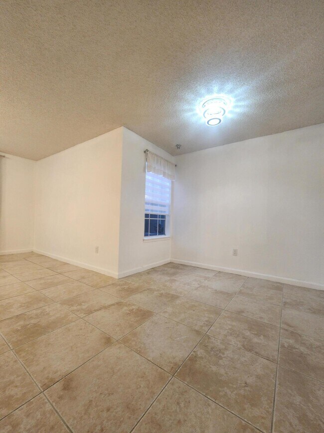 Building Photo - 1020 Crystal C Way