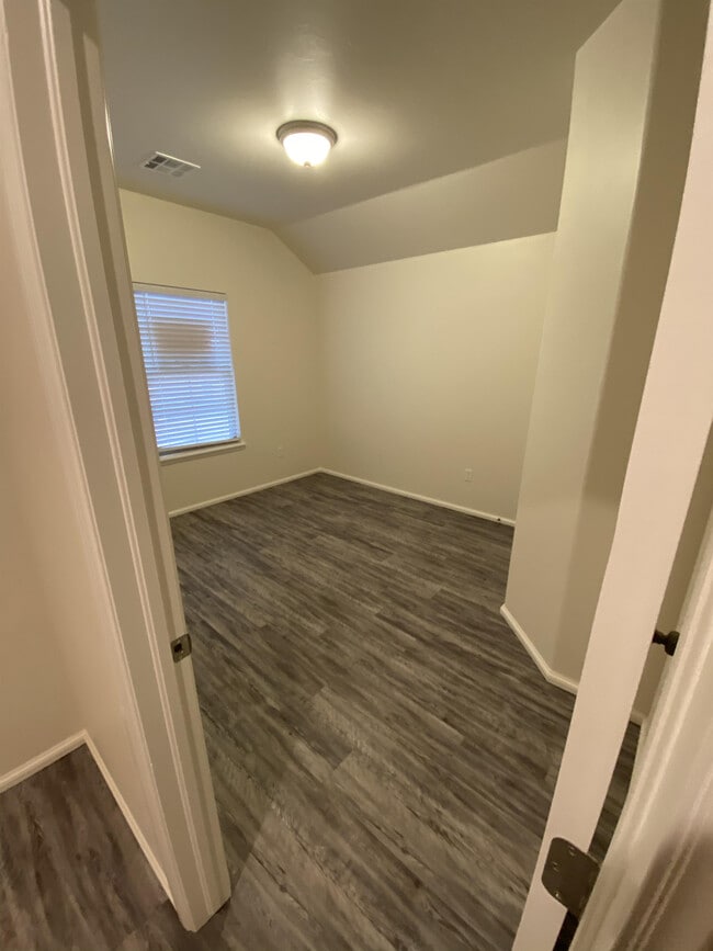 Building Photo - 2424 Alta Vista Ln