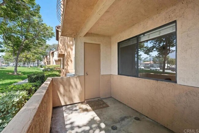 Building Photo - Conveniently Located - Available Immediately!