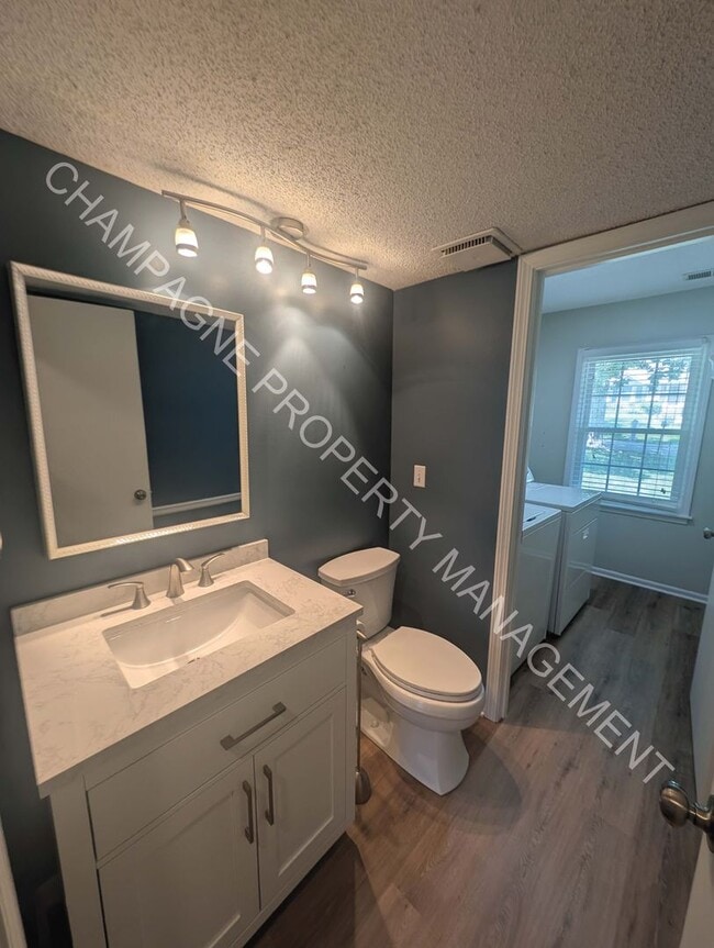 Building Photo - GORGEOUS LENEXA HOME FOR RENT - FLAT ROCK ...