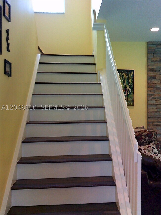 Building Photo - 8185 Fiera Ridge Dr