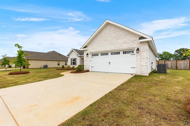 Building Photo - 241 Overton Dr