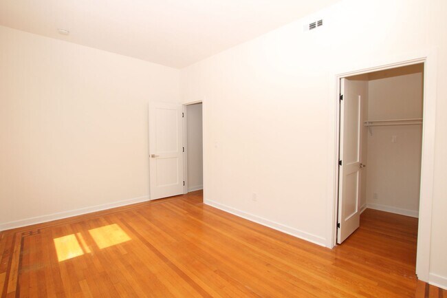 Building Photo - Beautiful 1 bed 1 bath in Fairmount- available Aug 1st