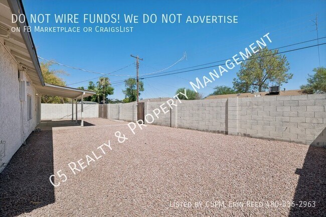 Building Photo - 1418 W 7th Pl