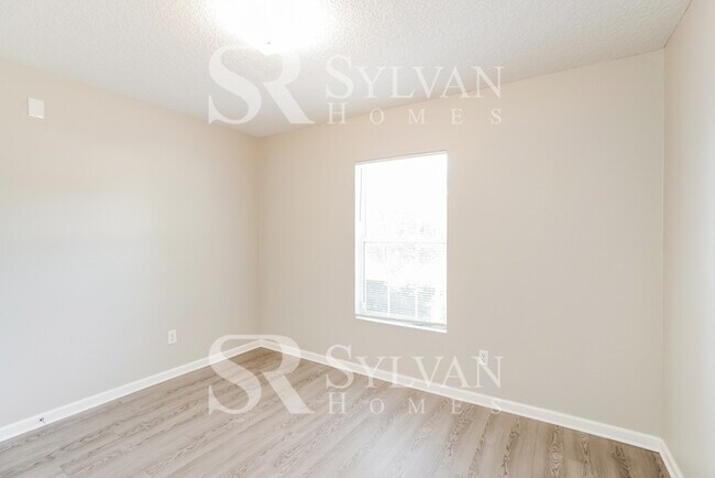 Building Photo - Experience the Lifestyle awaiting you!