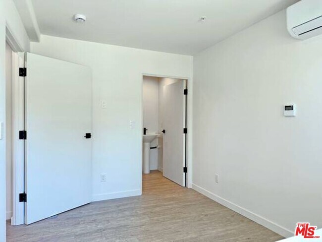 Building Photo - 10560 Santa Monica Blvd