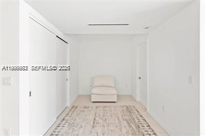 Building Photo - 9901 W Bay Harbor Dr