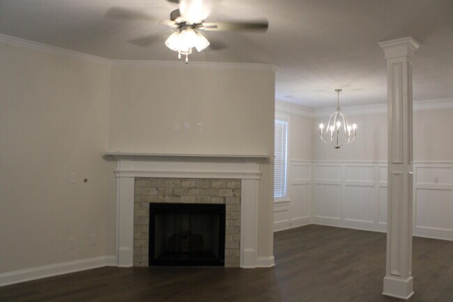 Building Photo - 846 Lillian Pk Dr
