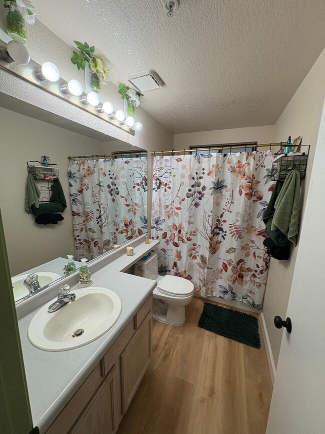 Building Photo - Gated Community with easy west bound 80 ac...