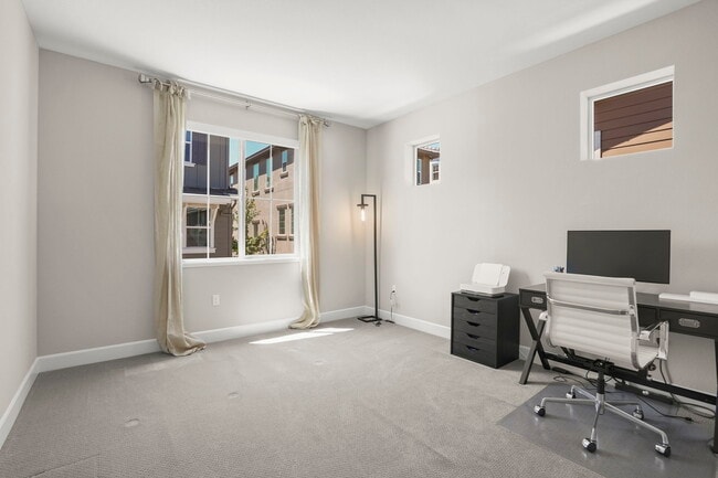 Building Photo - 3893 Villa Vista Pl