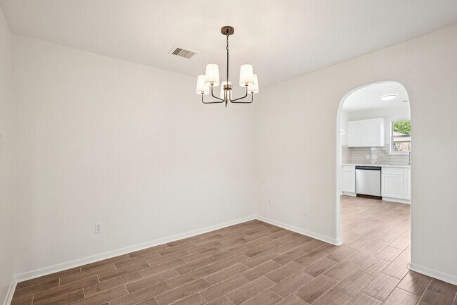 Building Photo - 11926 Panay Dr