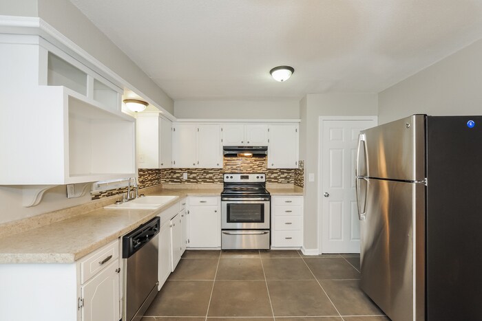 Building Photo - 5238 Overton Ave
