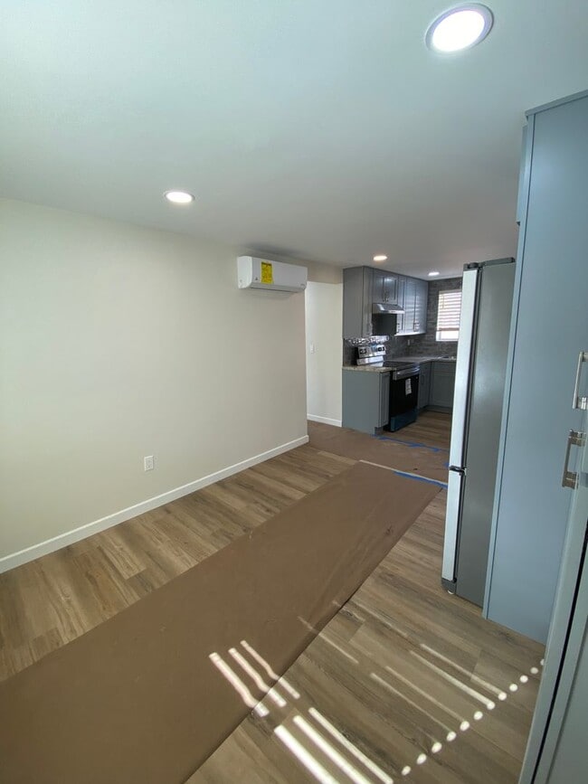 Building Photo - AVAILABLE NOW - NEWLY RENOVATED 3BD+1BA HOME