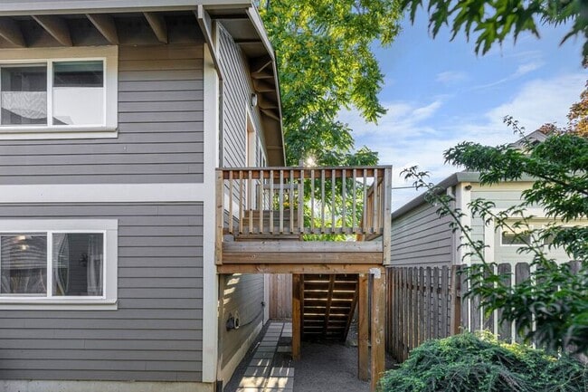 Building Photo - 3803 SE 65th Ave