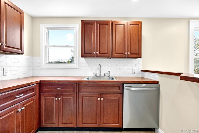 Building Photo - 98 S Main St