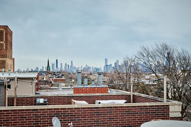 Building Photo - 2436 W Cortez St