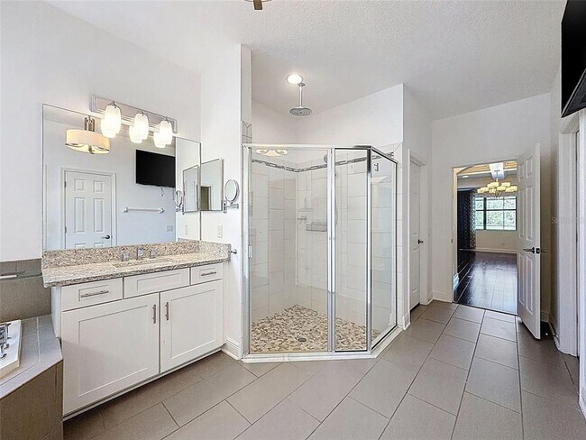 Building Photo - 10701 Laurel Vista Way