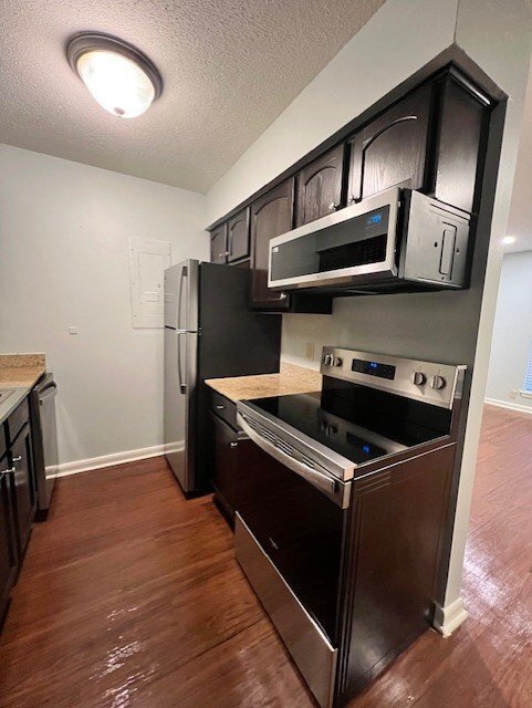 Building Photo - 503 E 6th St