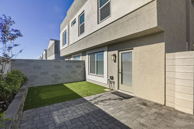 Building Photo - Brand New 2 Bedroom Townhome for Rent! Minutes from Nellis AFB!