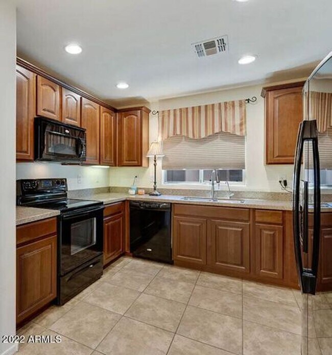 Building Photo - 2449 E Vermont Dr