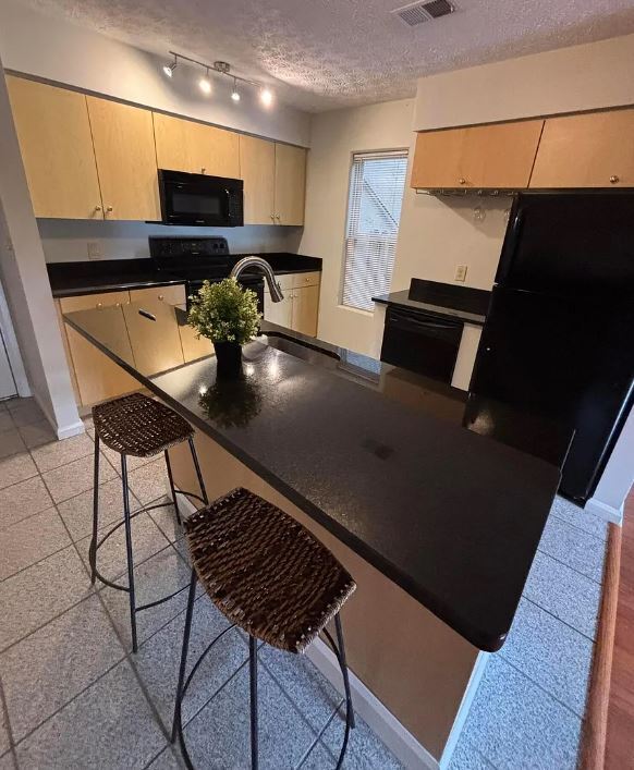 Building Photo - 945 Quay Ave